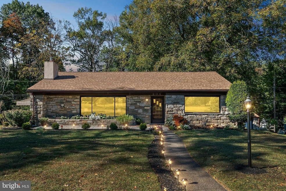 204 Brookthorpe Cir, Broomall, PA 19008 - photo 1