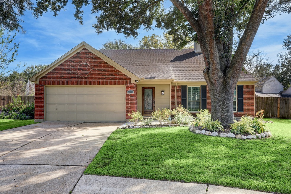 4016 Spring Grove Ct, Pearland, TX 77584 - photo 1