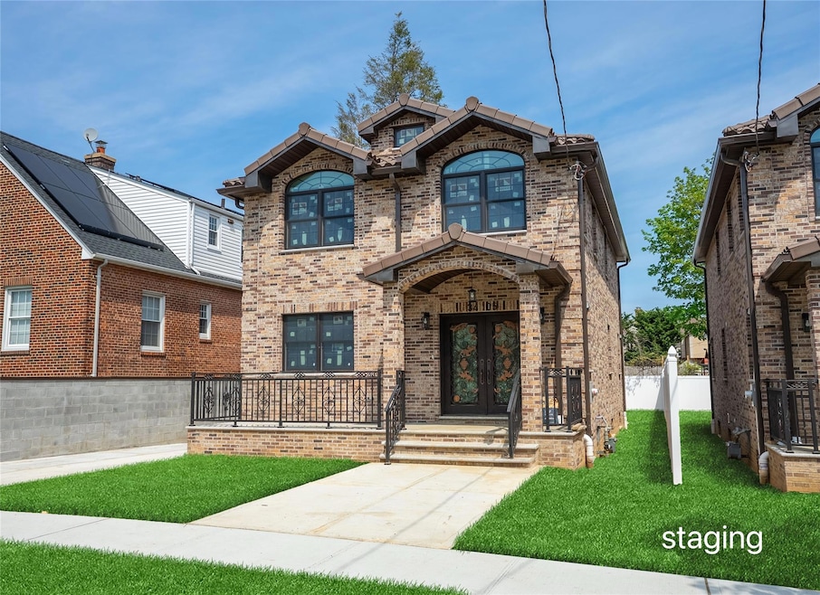 Sold $1,798,000 • Co-Listing Agent