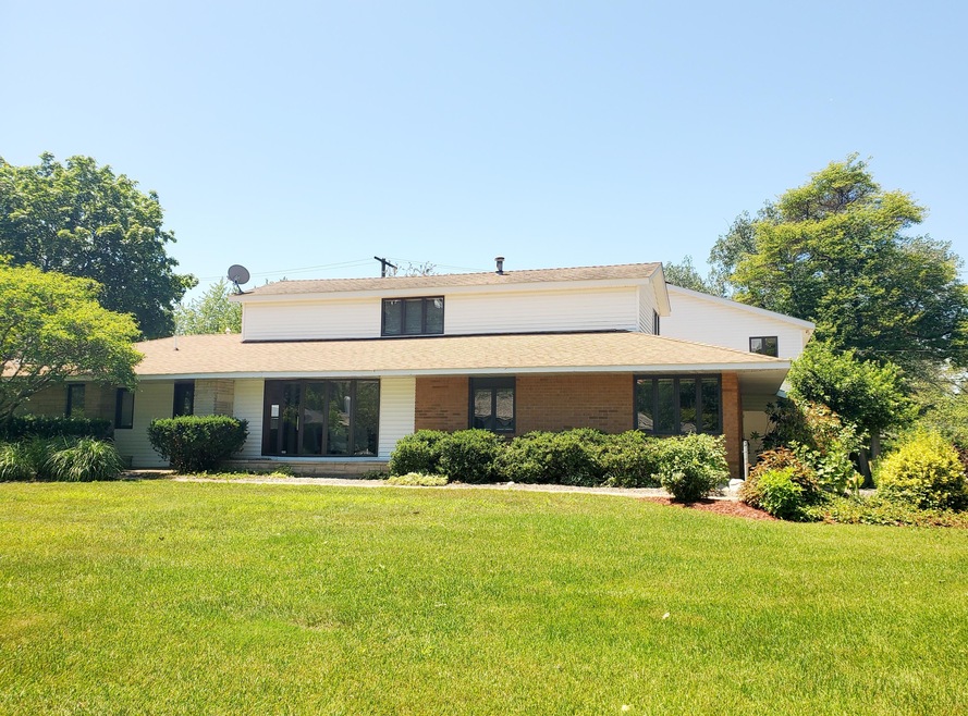 Welcome to 548 Hiawatha Drive