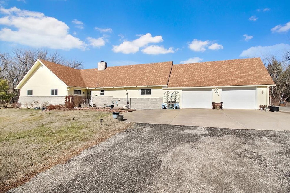 4203 Main St, Parsons, KS 67357 - photo 1