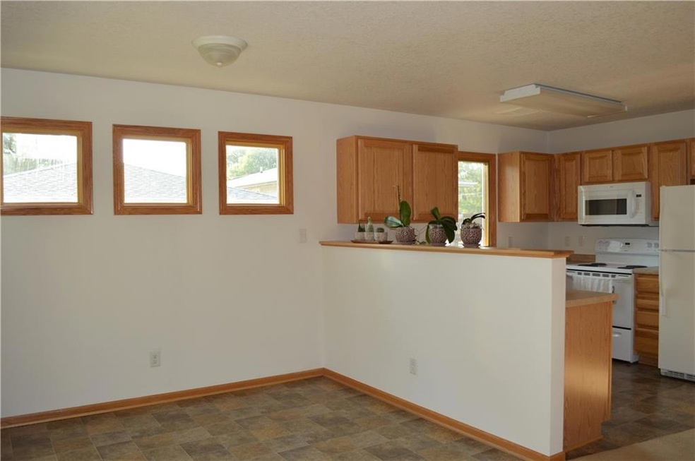 453 E Hillside Ave, Des Moines, IA 50315 - photo 1