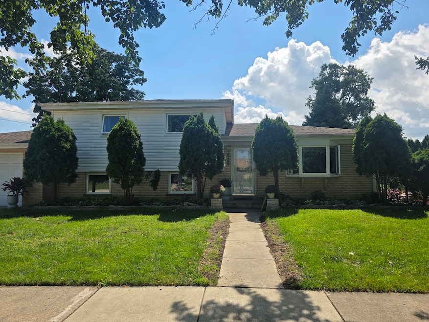 1529 E Lincoln Ave, Des Plaines, IL 60018 - photo 1