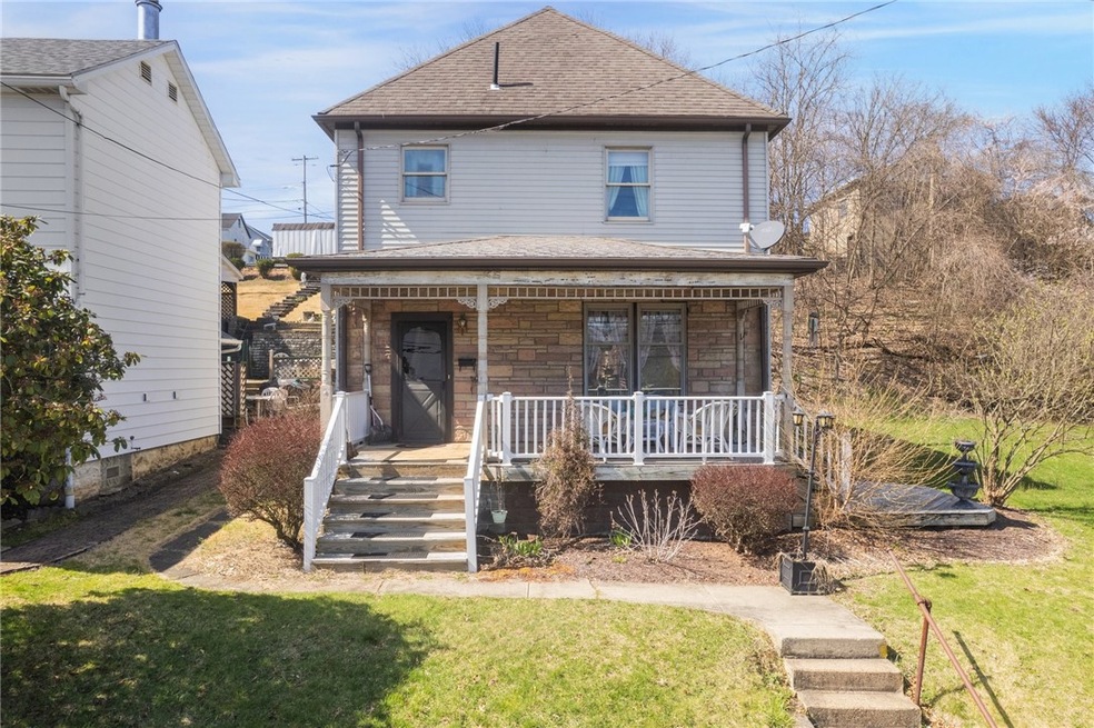 930 Wallace St, Vandergrift, PA 15690 - photo 1