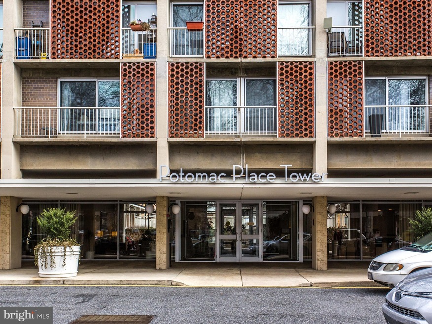 Potomac Place Tower unit S816, Washington, DC 20024 - photo 1