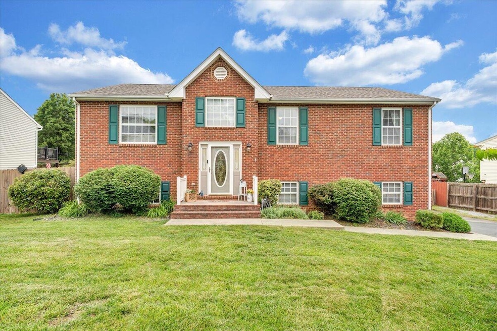 Pending $369,950 • Co-Listing Agent