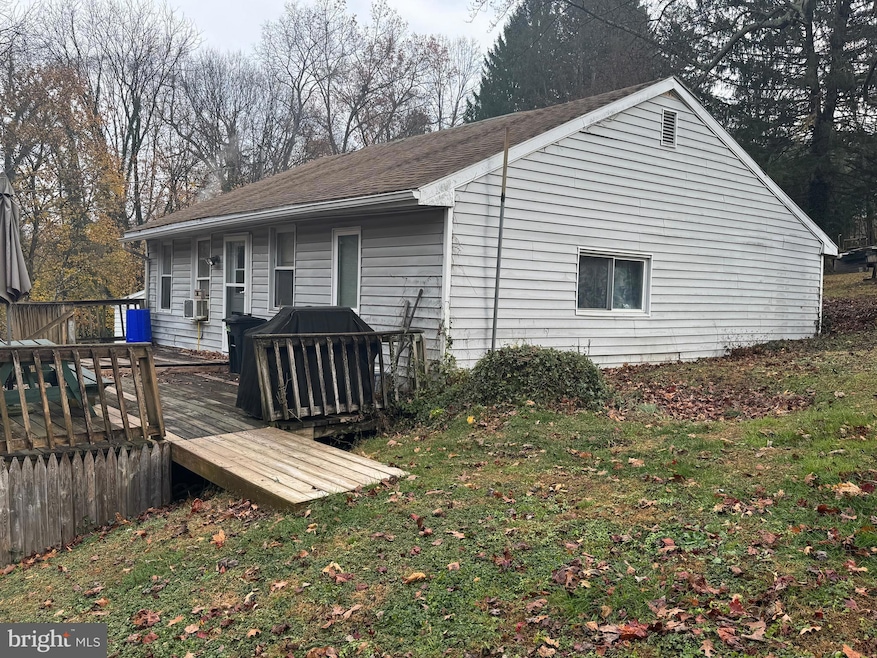 645 Park St, Manchester, PA 17345 - photo 1