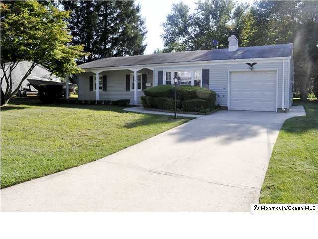 9 Cherry Tree Ln, Middletown, NJ 07748 - photo 1