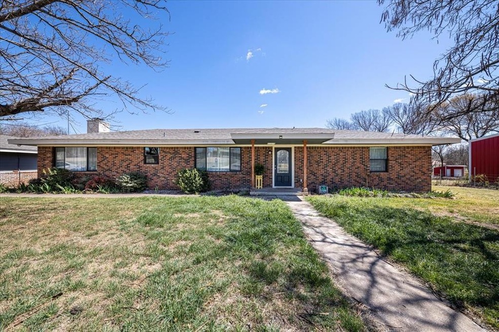 718 N Boundary St, Weatherford, TX 76086 - photo 1