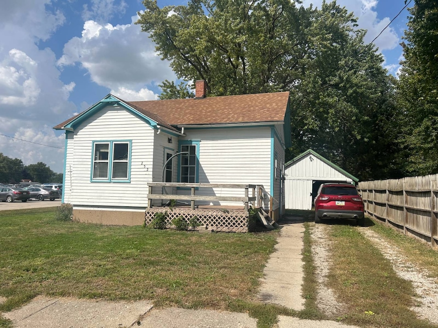 252 E Walnut St, Newell, IA 50568 - photo 1