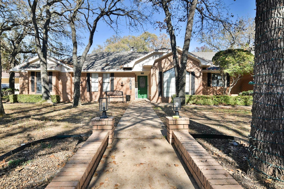 1209 Bent Tree St, Duncan, OK 73533 - photo 1