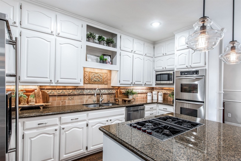 8612 Lanell Ln, Houston, TX 77055 - photo 1