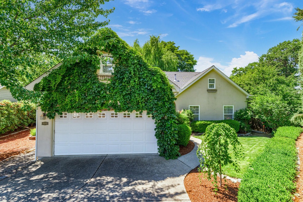 1641 Inverness Dr, Medford, OR 97504 - photo 1