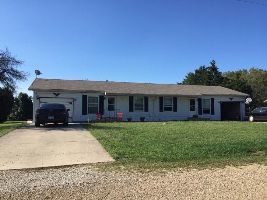 8917 E 1210th Rd, Effingham, IL 62401 - photo 1