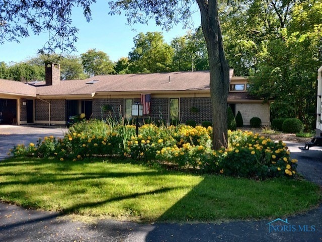 Welcome to 19330 W Artzheim Lane in Elmore!  Offer