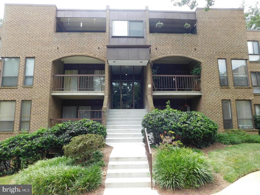 11212 Chestnut Grove Square unit 213, Reston, VA 20190 - photo 1
