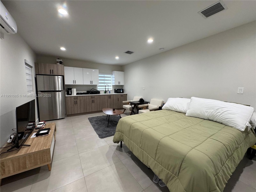 11820 SW 189th St unit 1, Miami, FL 33177 - photo 1