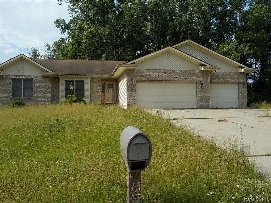 5053 Retha Ct, Flint, MI 48504 - photo 1