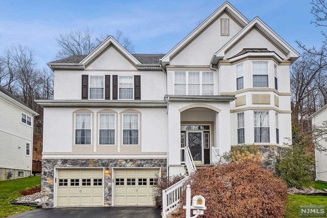 Sold $735,000 • Co-Listing Agent