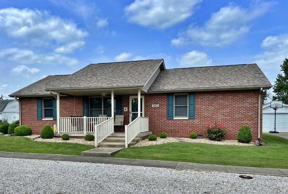 200 NE D St, Linton, IN 47441 - photo 1