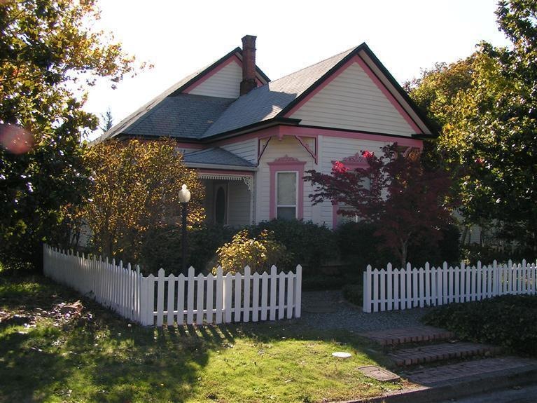 613 NW B St, Grants Pass, OR 97526 - photo 1