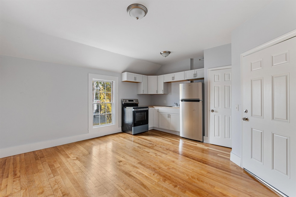 109 Pleasant St unit 202, Claremont, NH 03743 - photo 1