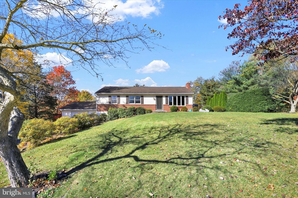 589 Center Dr, Chambersburg, PA 17202 - photo 1