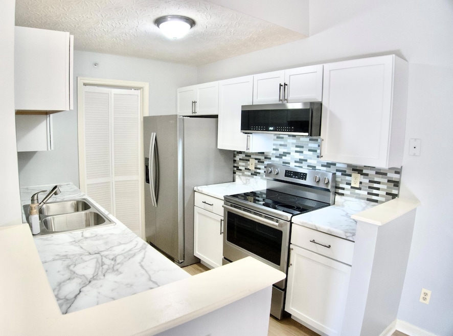 561 Napa Valley Ln unit 11, Crestview Hills, KY 41017 - photo 1