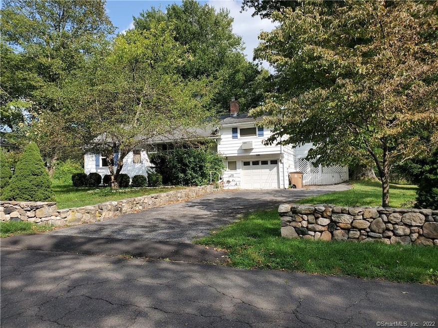 38 Kenilworth Dr E, Stamford, CT 06902 - photo 1