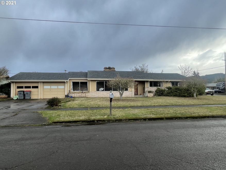 136 NE Ash St, Sheridan, OR 97378 - photo 1