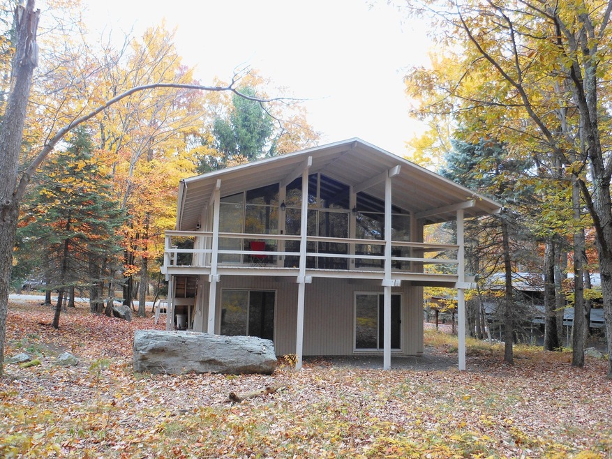 109 Hillcrest Dr, Hawley, PA 18428 - photo 1