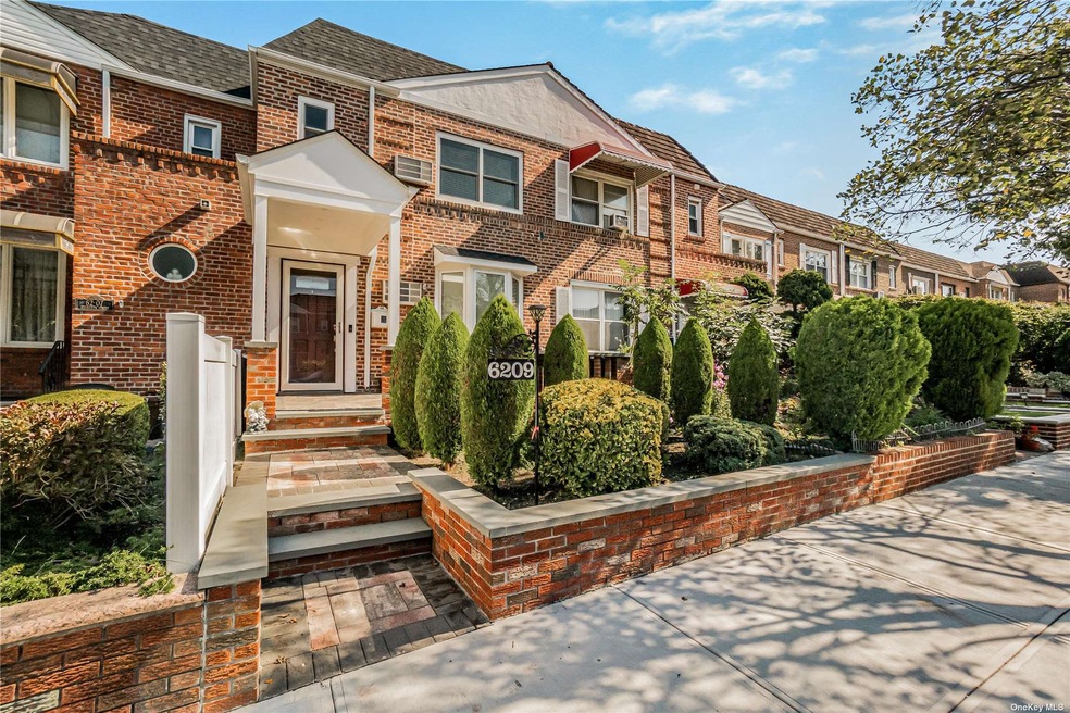 62-09 80th St, Flushing, NY 11379 - photo 1