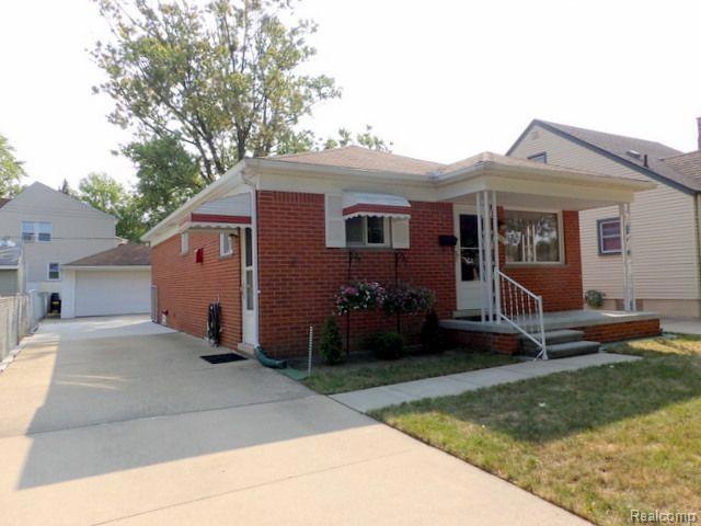 01. EXCELLENT CENTRAL LINCOLN PARK LOCATION!