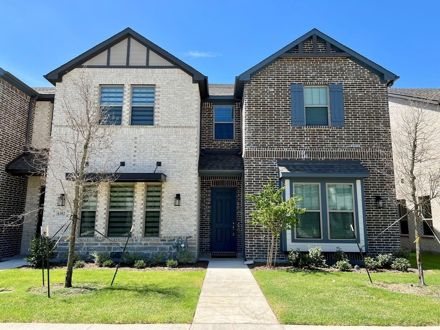 View of front facade with a front yard