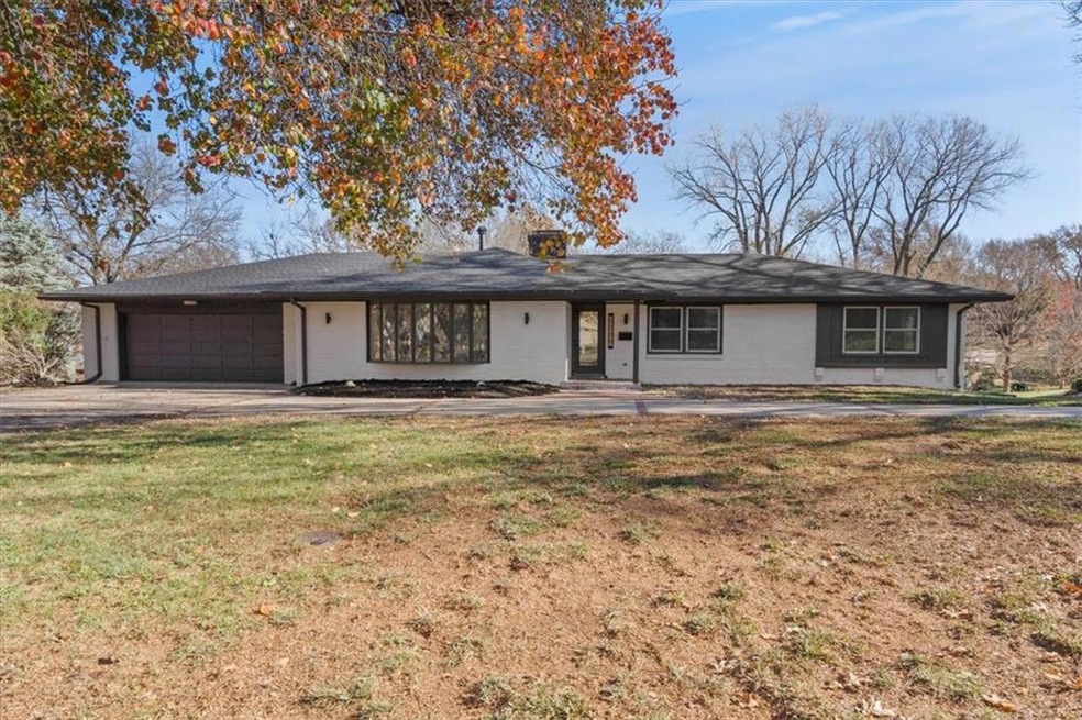 5225 Mansfield Ln, Shawnee, KS 66203 - photo 1
