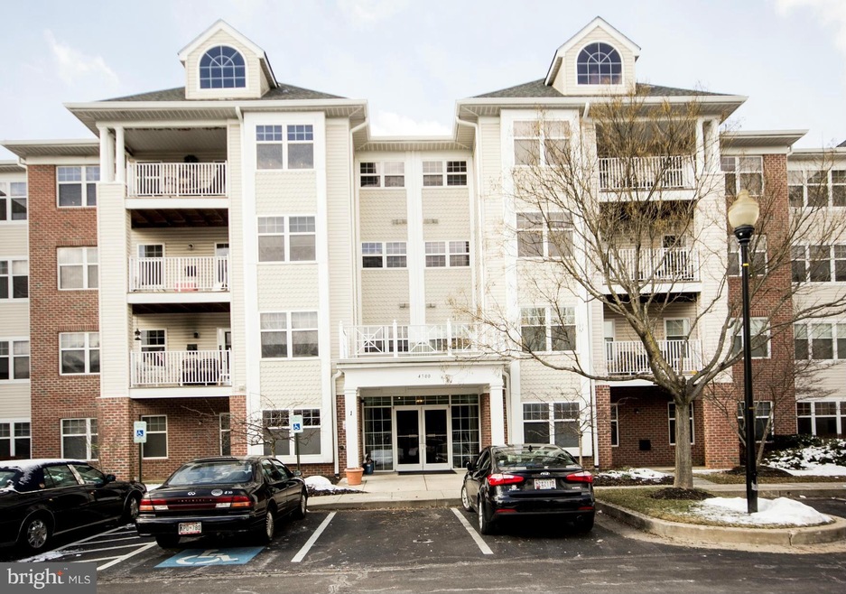 4500 Chaucer Way unit 102, Owings Mills, MD 21117 - photo 1