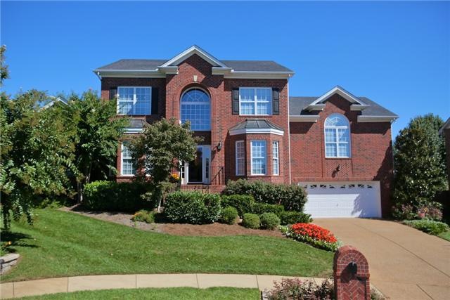 Welcome to 712 Sedgewick Place. Located on a cul-de-sac.