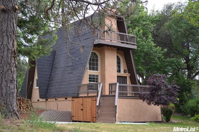 BEAUTIFUL STUCCO & NEW ROOF IN LOVELY SETTING.  TH