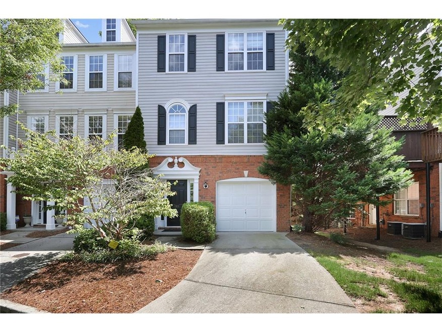 End unit townhome in quiet cul-de-sac