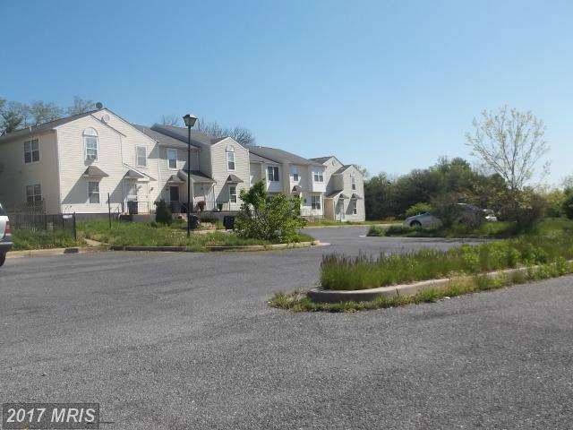 5812 N Holly Springs Dr, Capitol Heights, MD 20743 - photo 1