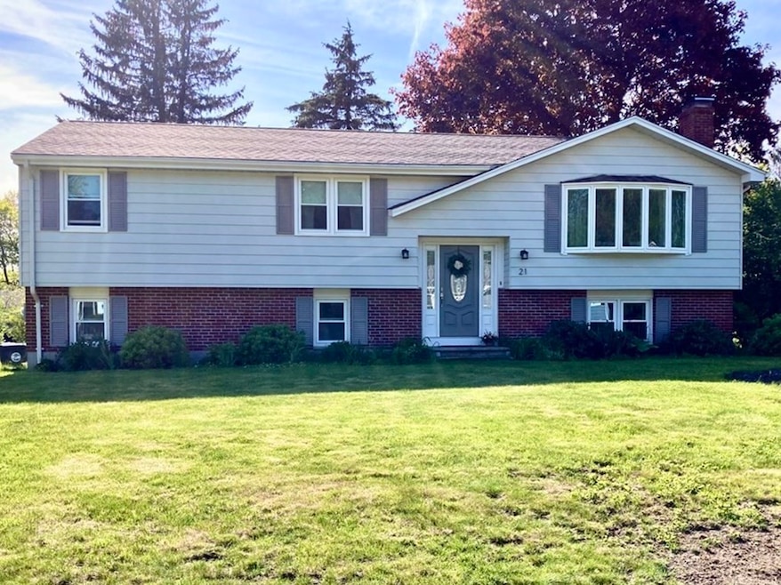 21 Acorn Dr, Holden, MA 01520 - photo 1