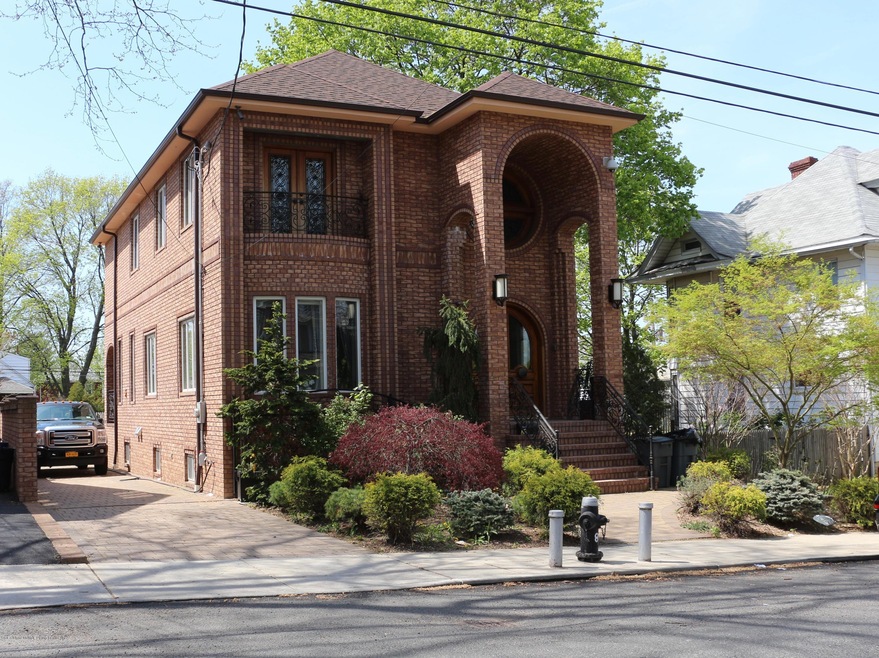 28 Gansevoort Blvd, Staten Island, NY 10314 - photo 1