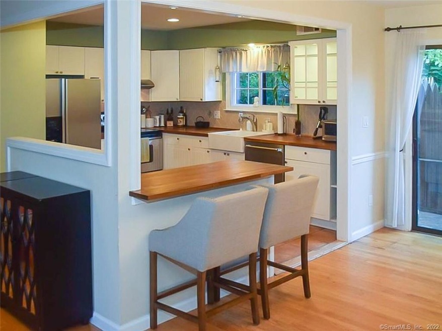 44 Columbus Place unit 7, Stamford, CT 06907 - photo 1