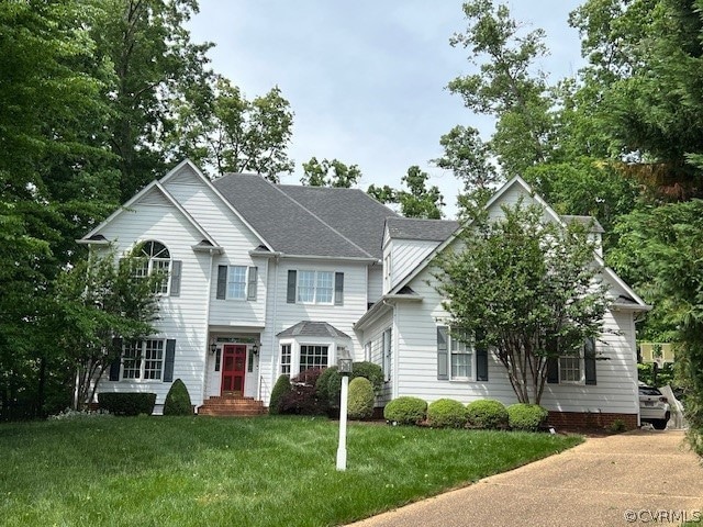 View of front of property featuring a front yard