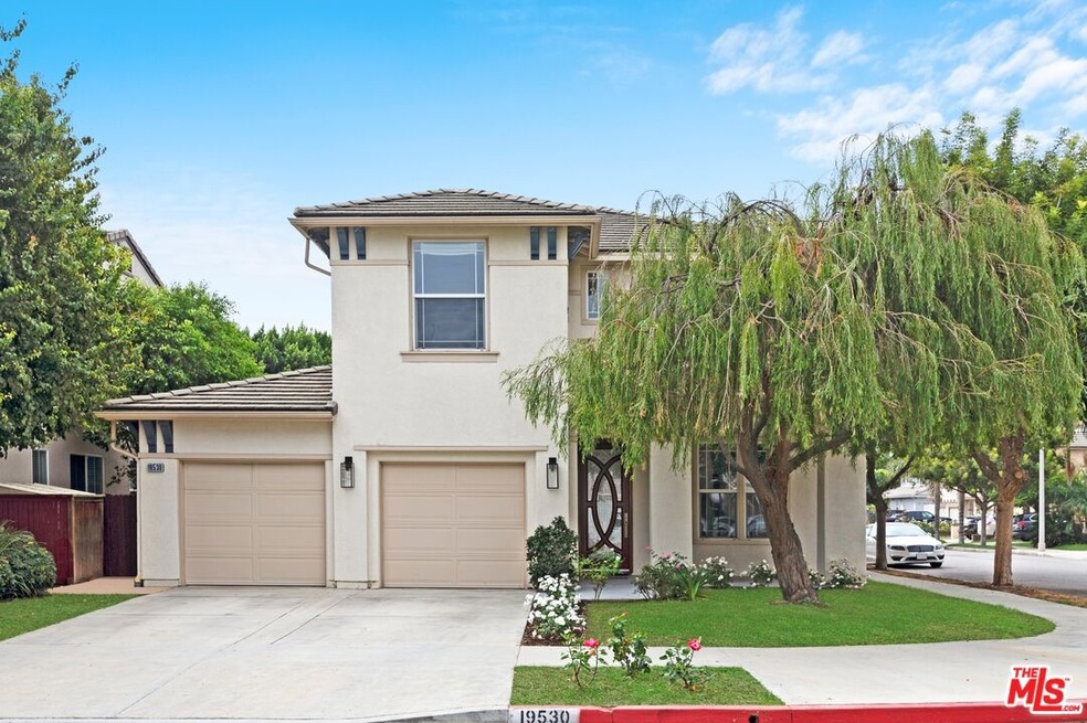 FRONT OF THE HOUSE/VIRT STAGED