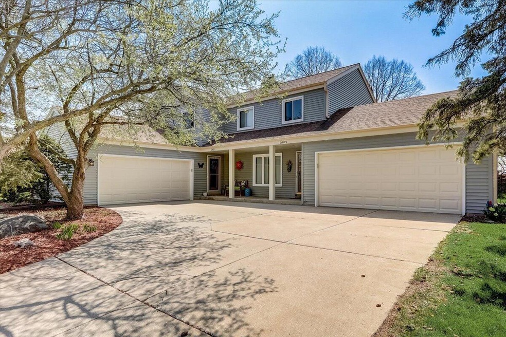 1611 Stardust Dr unit A, Waukesha, WI 53186 - photo 1