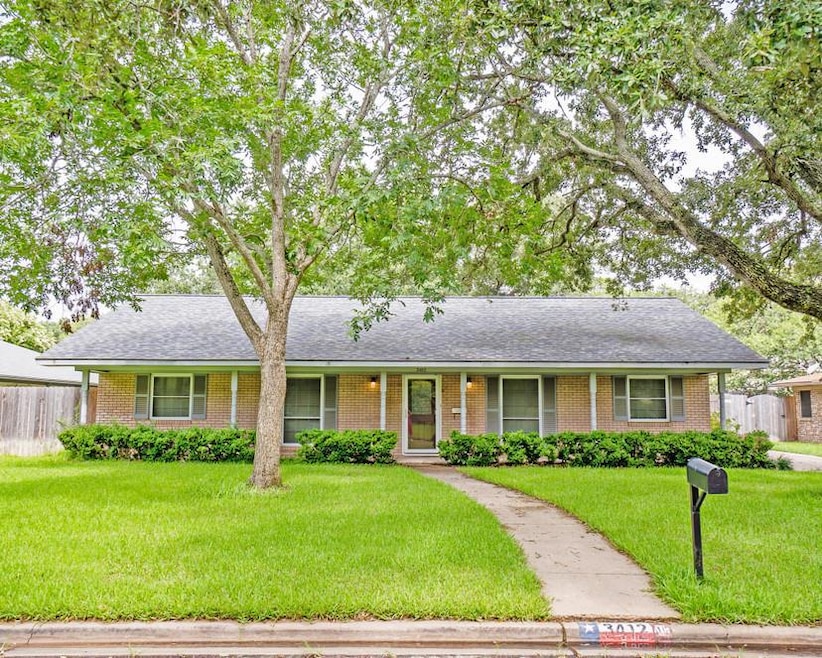 3412 Meadow Ln, Bay City, TX 77414 - photo 1