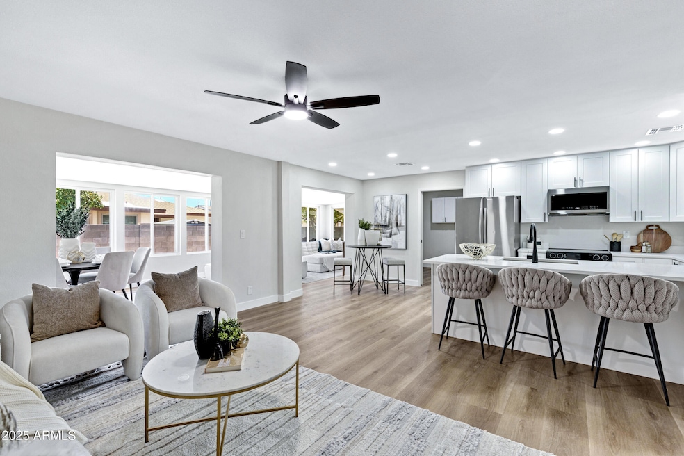 4347 E Catalina Cir-11