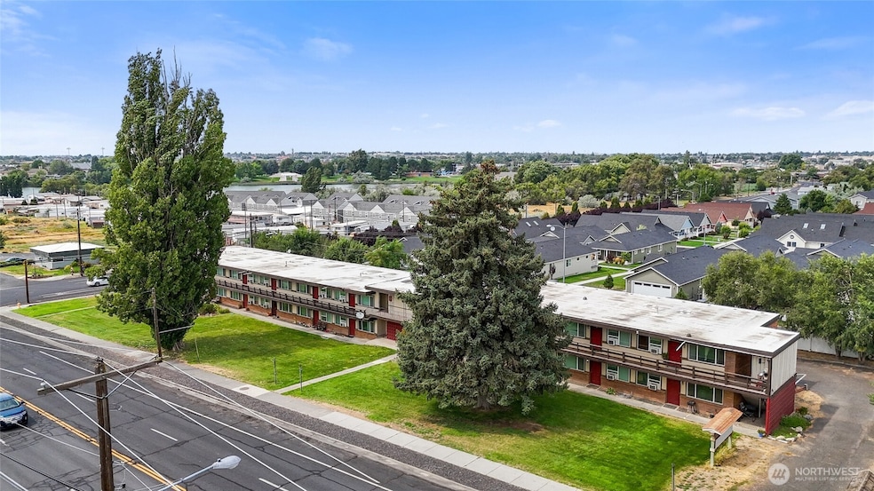 For Sale $2,475,000 • Co-Listing Agent