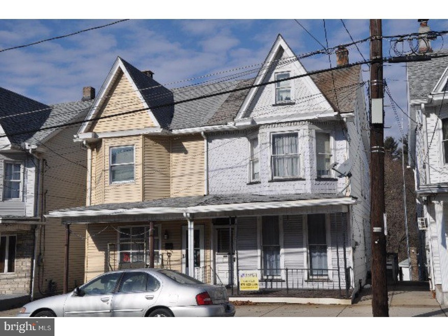 543 E Broad St, Tamaqua, PA 18252 - photo 1